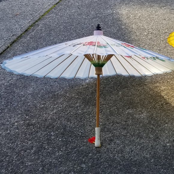 Set of 2 painted Chinese design fabric umbrellas - Picture 5 of 14